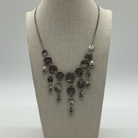 54. Textured Silver Old World Circular Necklace EUC - Picture 1 of 3